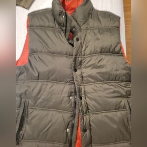 Old Navy Men's Khaki Puffer Vest